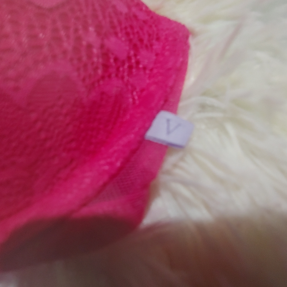 Victoria Secret - Picture 2 of 5